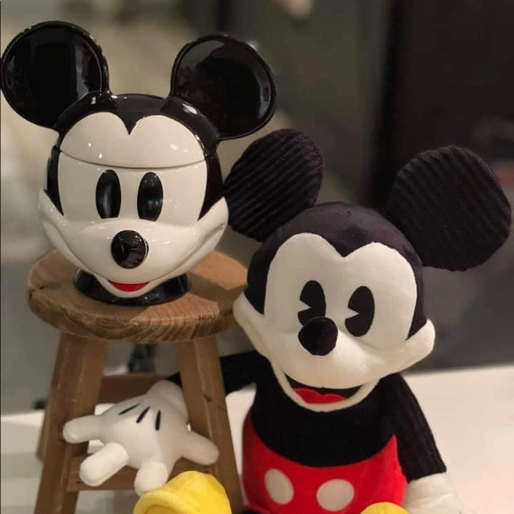 NIB Mickey Mouse Scentsy Warmer